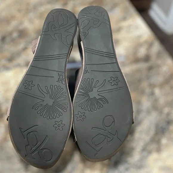 OTBT Taupe Wedge Sandal - Picture 8 of 9